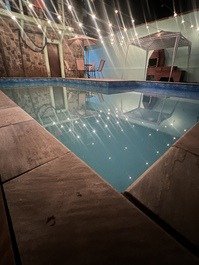 Casa com piscina a 800 metrô da praia