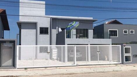 House with 5 bedrooms, right on the sand in Mariscal.