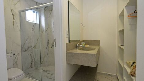 Apartamento com 3 suítes em Mariscal