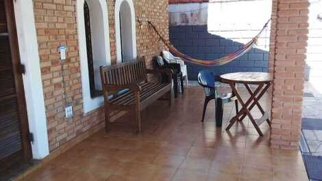 Casa em Maranduba 5 dom 100m da praia com piscina e WIFI