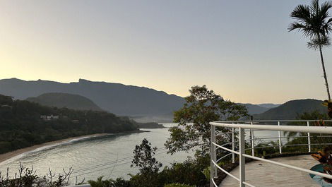 Casa com vista Mágica para o mar e montanha