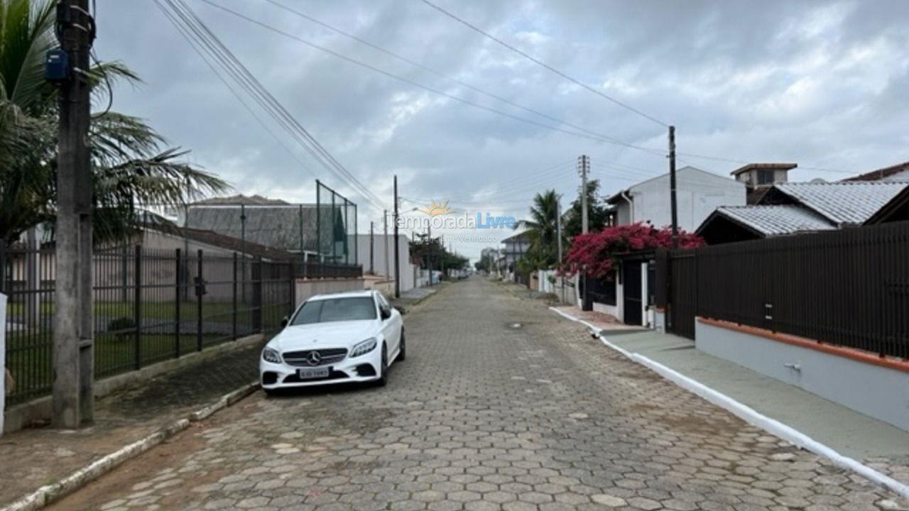 Casa para aluguel de temporada em São Francisco do Sul (Enseada)