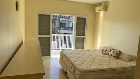 Excellent House for 18 people with AC, WI-FI, close to the beach