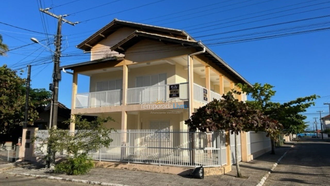 Casa para aluguel de temporada em São Francisco do Sul (Enseada)