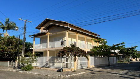 Excellent House for 18 people with AC, WI-FI, close to the beach