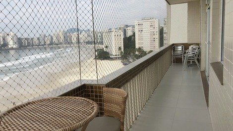 Apartamento de Alto Estándar, con TOTAL balcón frontal al mar