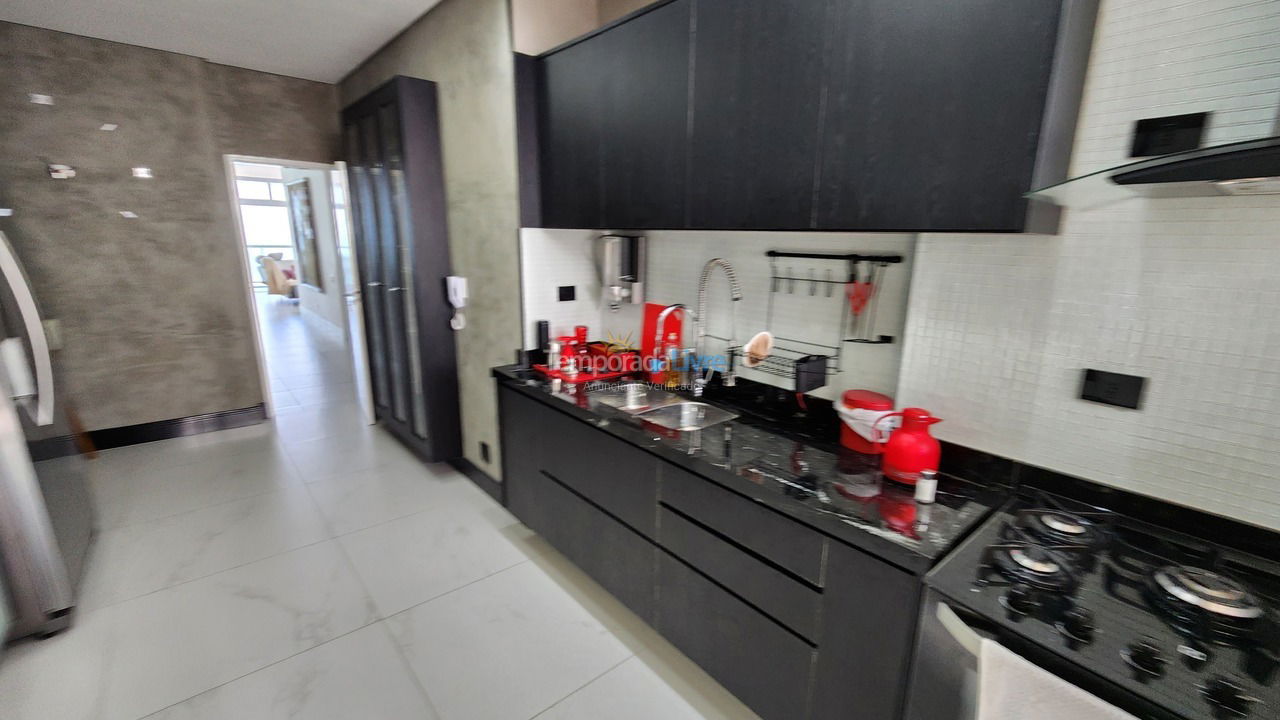 Apartamento para aluguel de temporada em Guarujá (Pitangueiras)