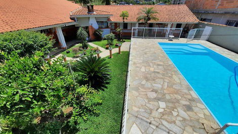 Acogedora Casa Toninhas/Ubatuba - hasta 26 personas, 7 suites, piscina