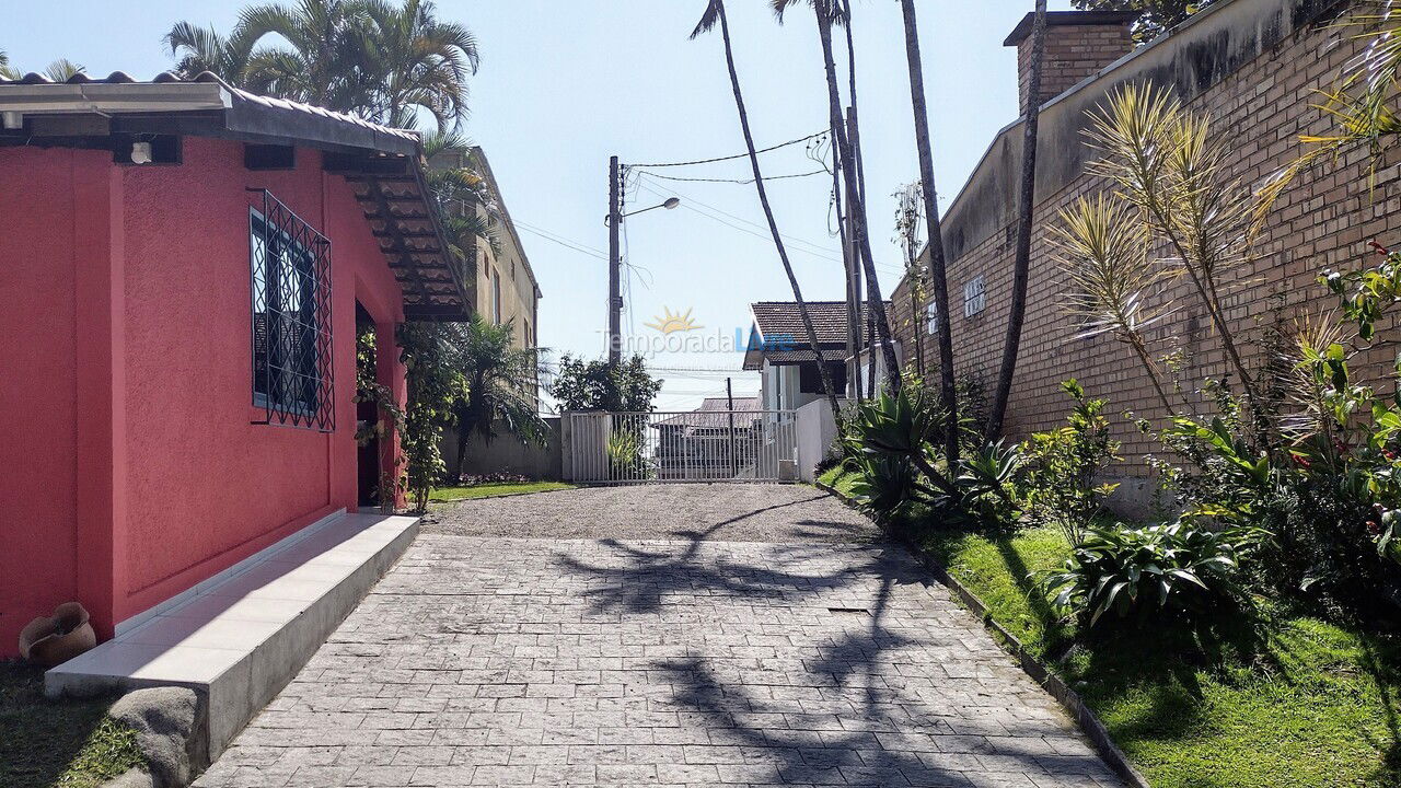 Casa para aluguel de temporada em Porto Belo (Centro)