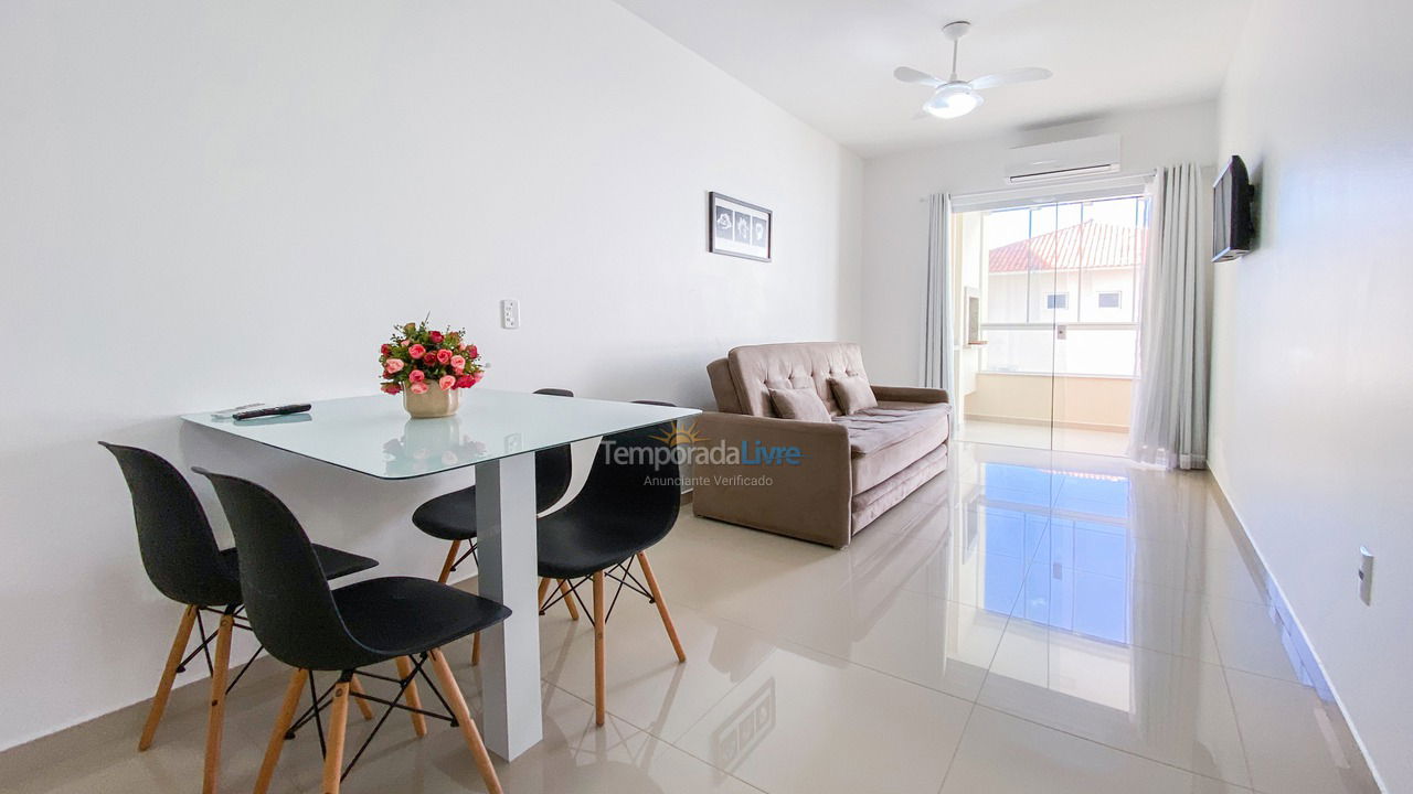 Apartamento para aluguel de temporada em Governador Celso Ramos (Praia de Palmas)
