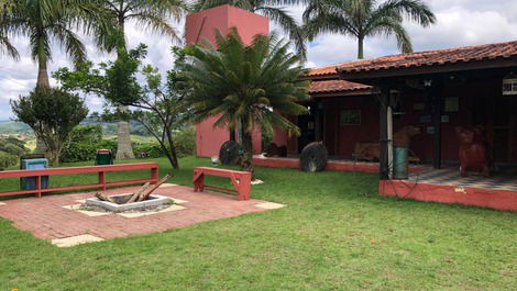 Maravilhoso sítio frente à Represa, piscina, churrasqueira.