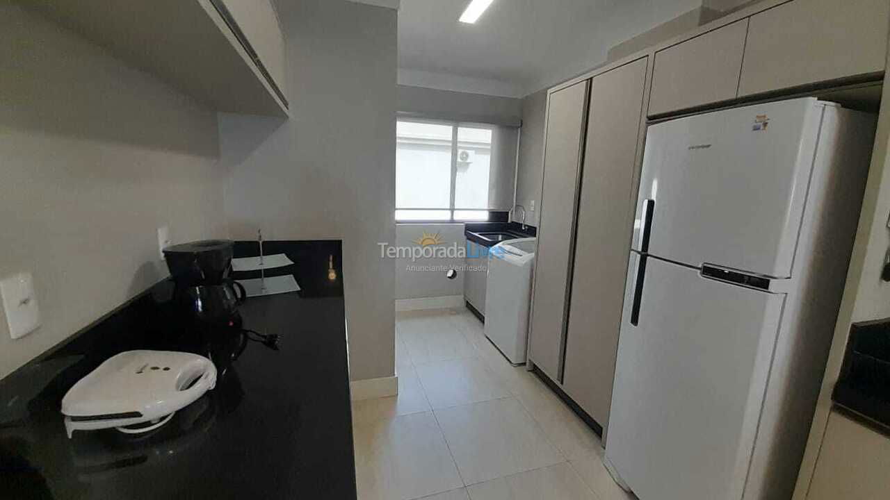 Apartamento para aluguel de temporada em Itapema (Meia Praia)