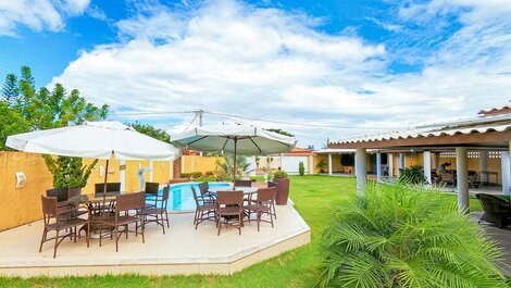 Spacious House with 5 Bedrooms and Private Pool