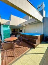 Ático dúplex con piscina climatizada junto a la bahía
