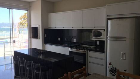 APARTAMENTO DE TEMPORADA FRENTE AL MAR, PEREQUE - PORTO BELO SC