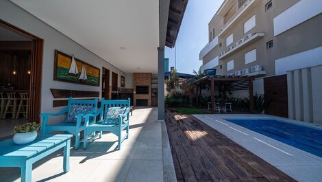 192 - High Standard House with 5 suites and Heated Pool in Mariscal