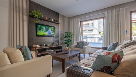 192 - Casa Alto Standard con 5 suites y Piscina Climatizada en Mariscal
