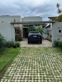 Beautiful house 200 meters from the beach in Juquehy