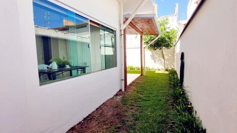 Casa das Acacias with 3 bedrooms for 10 people