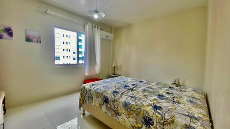 APARTAMENTO NO CORAÇÃO DA MEIA PRAIA PARA SUAS FÉRIAS