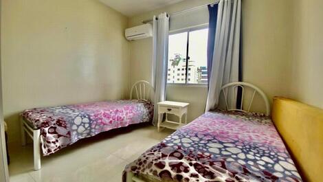 APARTAMENTO NO CORAÇÃO DA MEIA PRAIA PARA SUAS FÉRIAS
