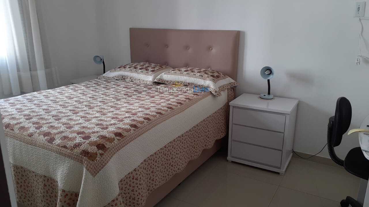 Apartamento para aluguel de temporada em Itapema (Meia Praia)