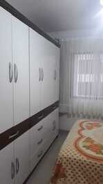 HERMOSO APARTAMENTO 2 DORMITORIOS, 2 AIRE, CERCA DEL SHOPPING RUSSI.