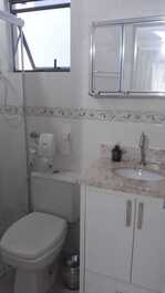 HERMOSO APARTAMENTO 2 DORMITORIOS, 2 AIRE, CERCA DEL SHOPPING RUSSI.