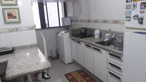 HERMOSO APARTAMENTO 2 DORMITORIOS, 2 AIRE, CERCA DEL SHOPPING RUSSI.