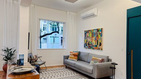 Fully renovated apartment in Copacabana