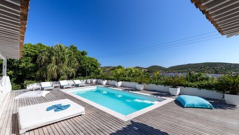 Beautiful house with 5 suites and pool in Búzios