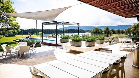 Med016 - Spectacular 6 bedroom country house in Guatape