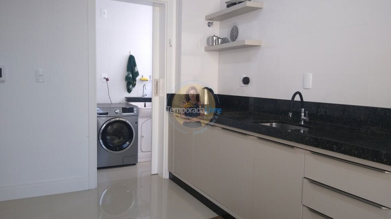 Apartamento para aluguel de temporada em Itapema (Meia Praia)