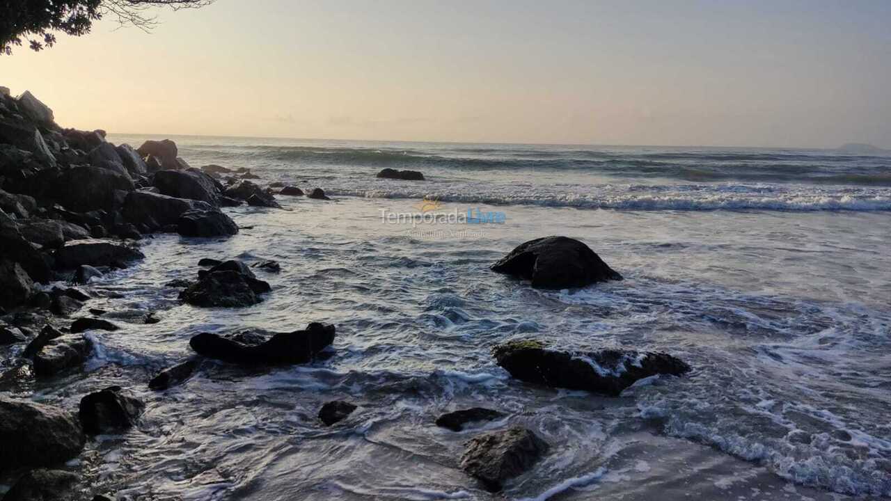 Casa para alquiler de vacaciones em Ubatuba (Praia das Toninhas)