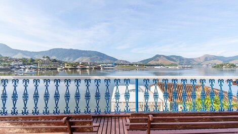 Magnífica casa, con playa privada, en Angra