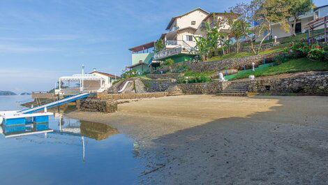 Magnífica casa, com praia particular, em Angra