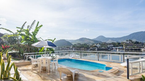 Magnífica casa, con playa privada, en Angra