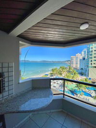 Apartamento bem decorado com bela vista mar!