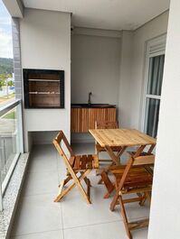 APARTAMENTO 2 DORMITORIOS PALMAS BEACH-SC