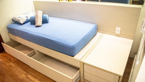 Quarto 01 cama solteiro +colchão extra