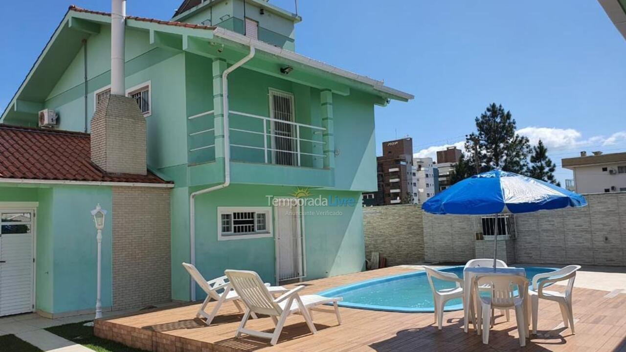 Casa para aluguel de temporada em Governador Celso Ramos (Praia de Palmas)