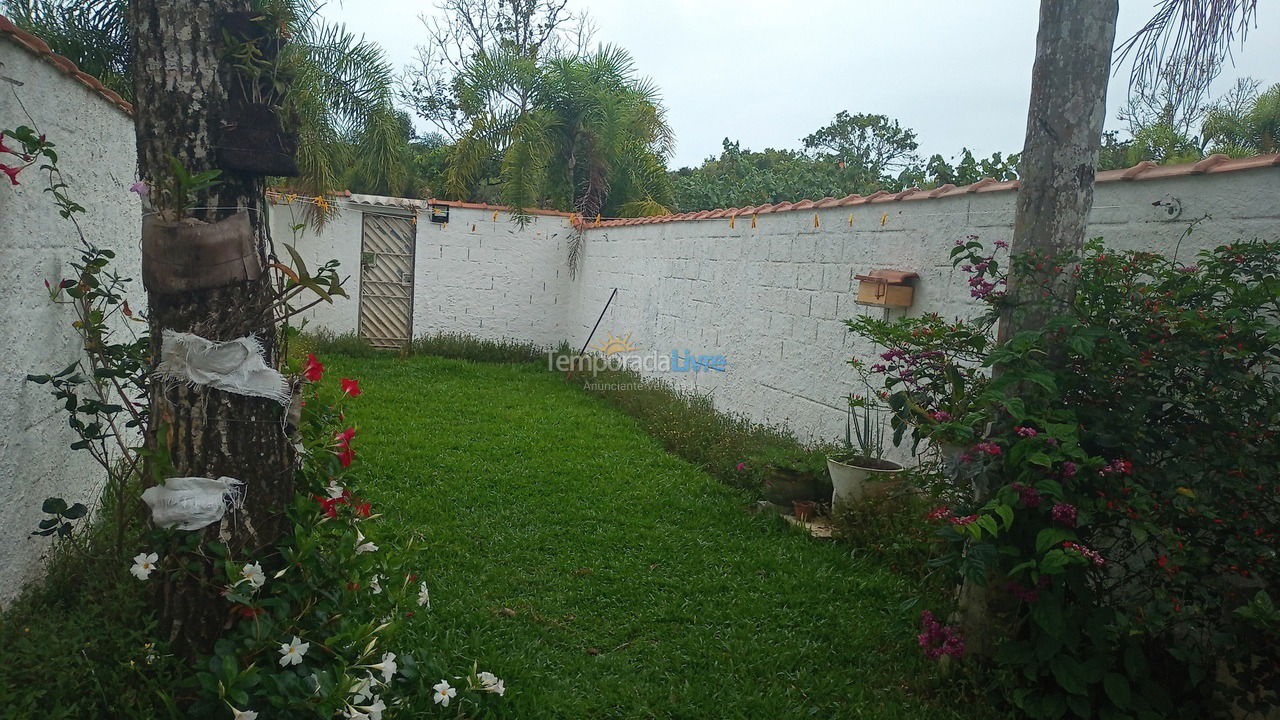 Casa para alquiler de vacaciones em Peruíbe (Estância Santa Cruz)