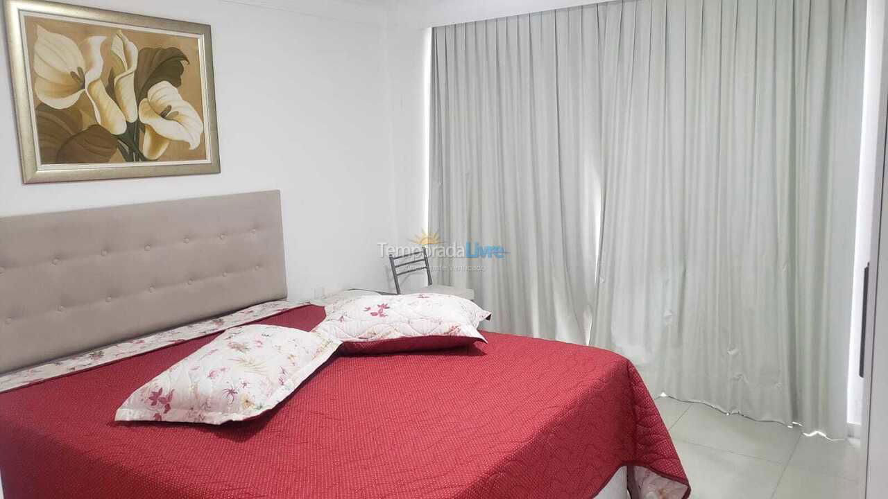 Apartamento para aluguel de temporada em Governador Celso Ramos (Praia de Palmas)