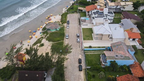 Casa de 5 habitaciones en el borde de la playa de Garopaba/SC