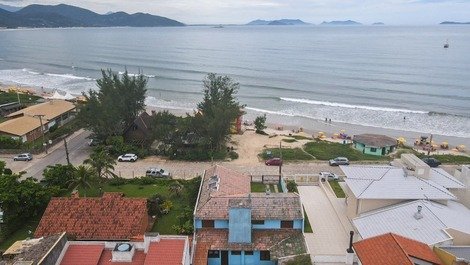 Casa com 5 quartos na beira da Praia de Garopaba/SC