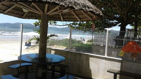 LINDA CASA PÉ NA AREIA BALNEÁRIO PEREQUÊ