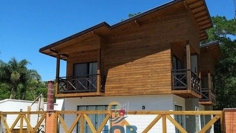 Chalet Kongs, beautiful townhouse with sand court in Mariscal!