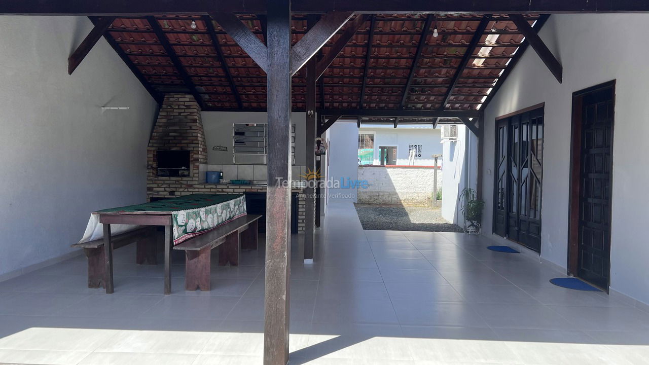 Casa para aluguel de temporada em São Francisco do Sul (Ubatuba)