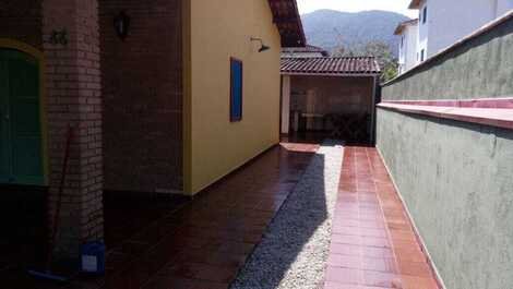 Casa con piscina / Ubatuba /