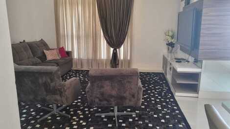 BEAUTIFUL APARTMENT 4 SUITES. BATHTUB, 3 GARAGES. NEAR RUSSI SHOPPING.